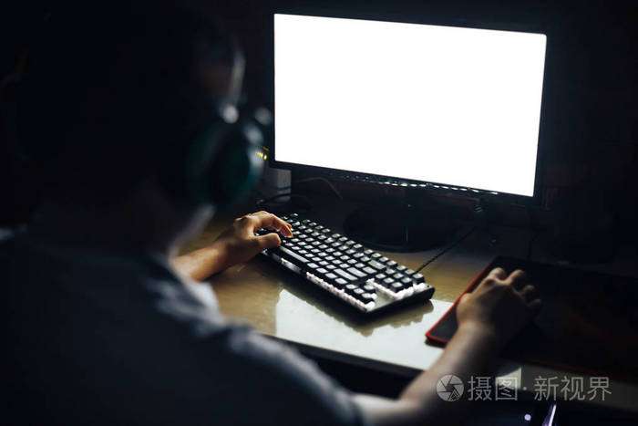 黑暗中的科技伴侣 玩电脑必备的软件与辅助设备